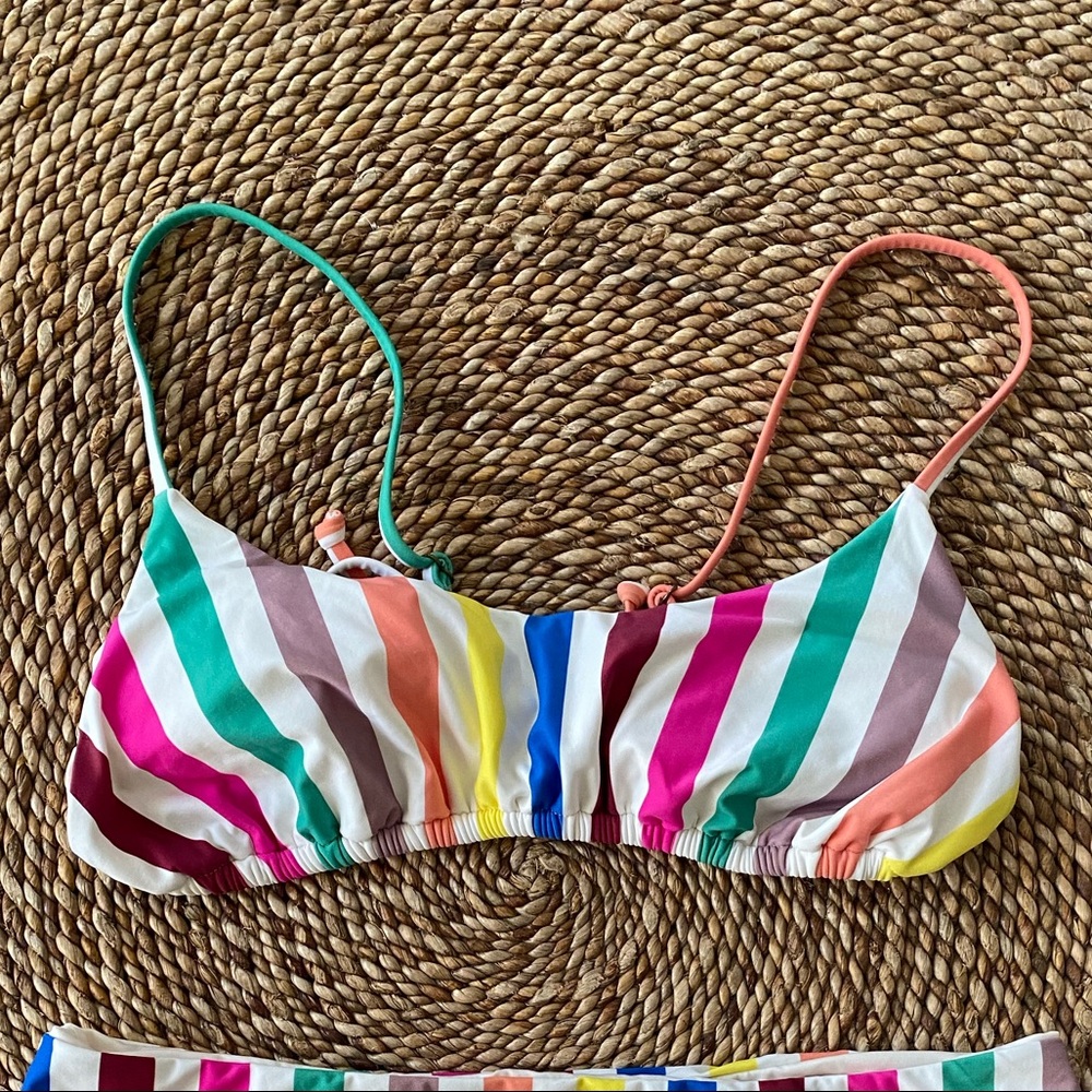 Listing for ponder O’Neill swim top